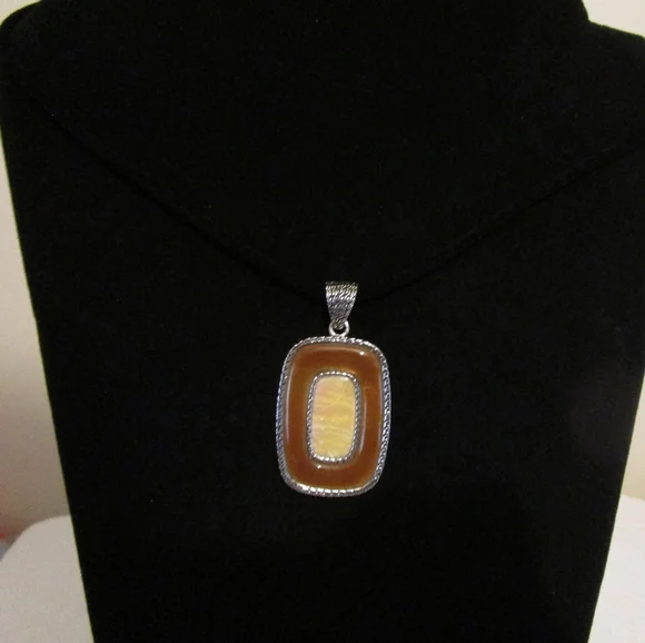 LIA SOPHIA || Mother of Pearl Inlay Pendant - Picture 5 of 14